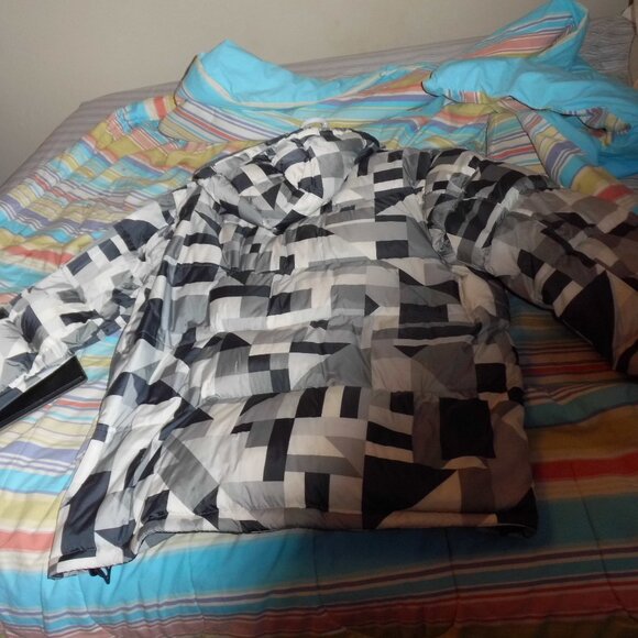 Columbia Monochrome Geometric Puffer Jacket - Picture 4 of 13